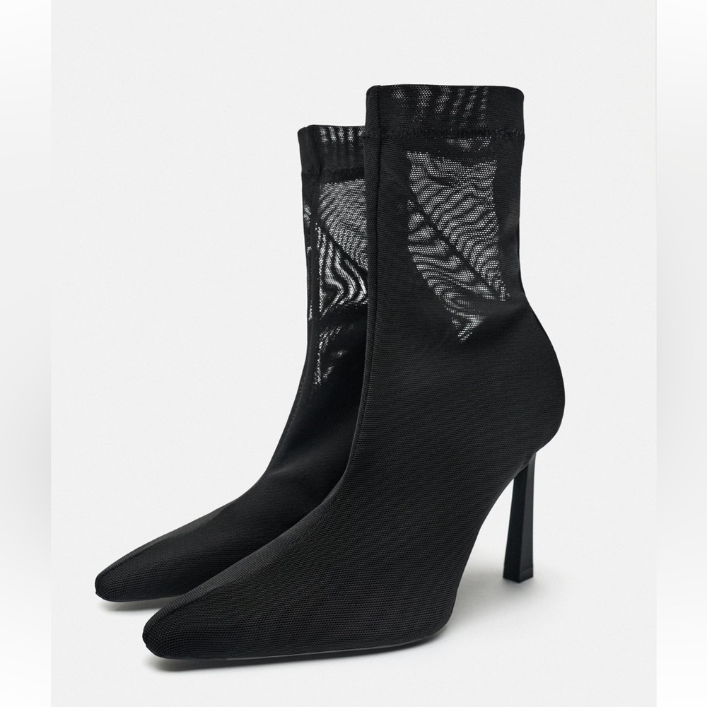 ✨SALE ✨ ZARA MESH HEELED ANKLE BOOTS
✨SALE ✨